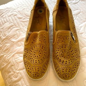 AK Sport slightly worn